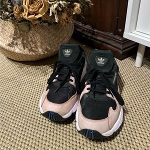 Black / pink adidas falcon sneakers